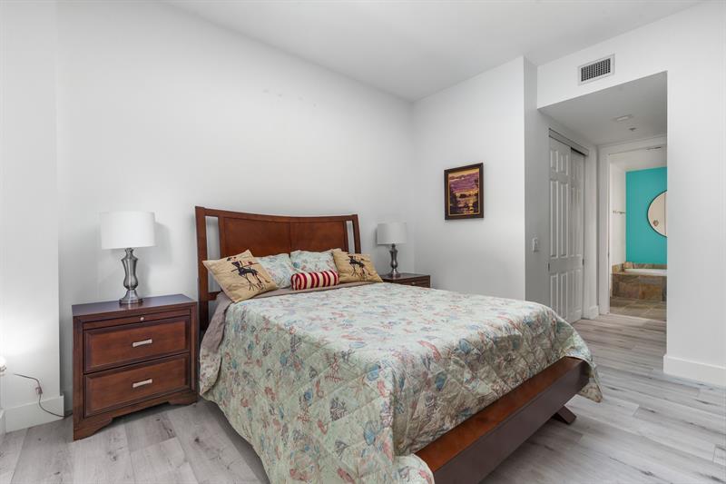 Image 37 of 65 For 2633 14th Ave  103
