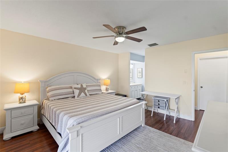 Image 10 of 25 For 10800 Waterberry Dr  10800