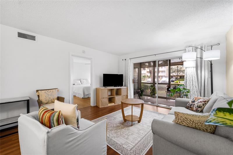 Image 11 of 35 For 7427 Devon Dr  108