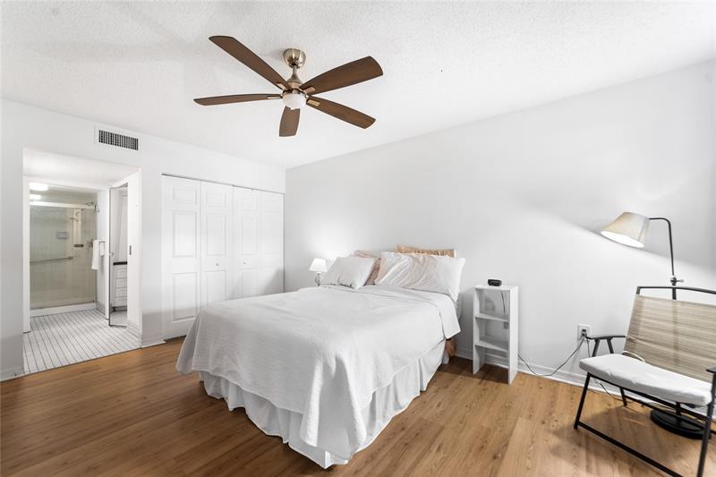 Image 17 of 35 For 7427 Devon Dr  108