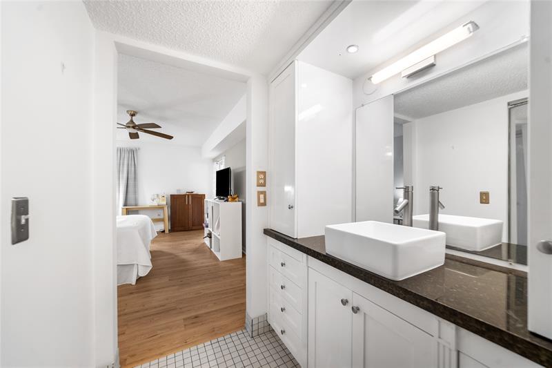 Image 19 of 35 For 7427 Devon Dr  108