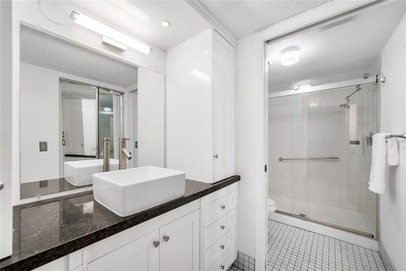Image 20 of 35 For 7427 Devon Dr  108