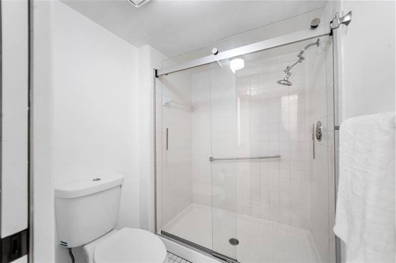 Image 21 of 35 For 7427 Devon Dr  108