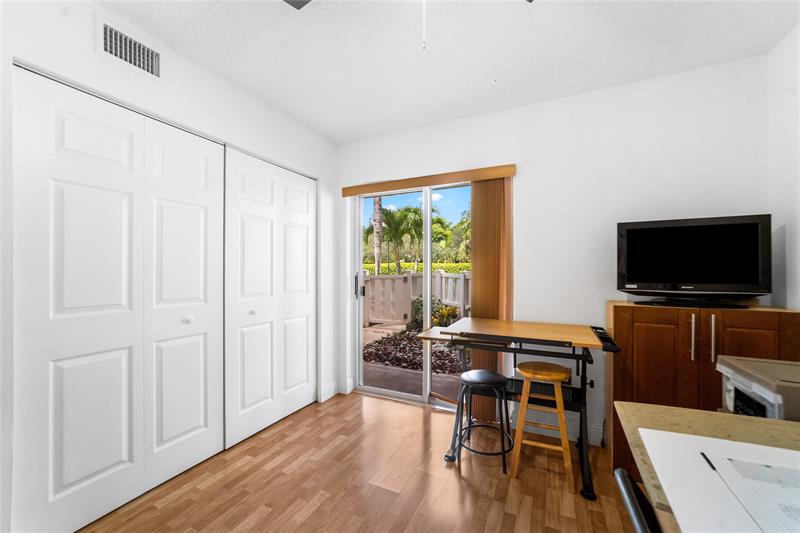 Image 23 of 35 For 7427 Devon Dr  108