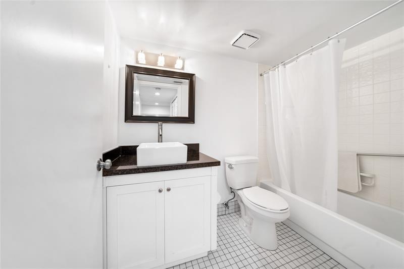 Image 25 of 35 For 7427 Devon Dr  108