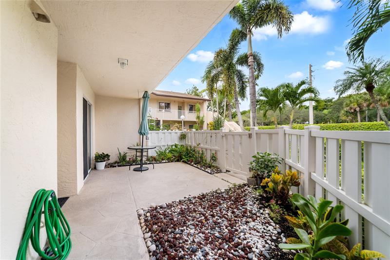 Image 29 of 35 For 7427 Devon Dr  108