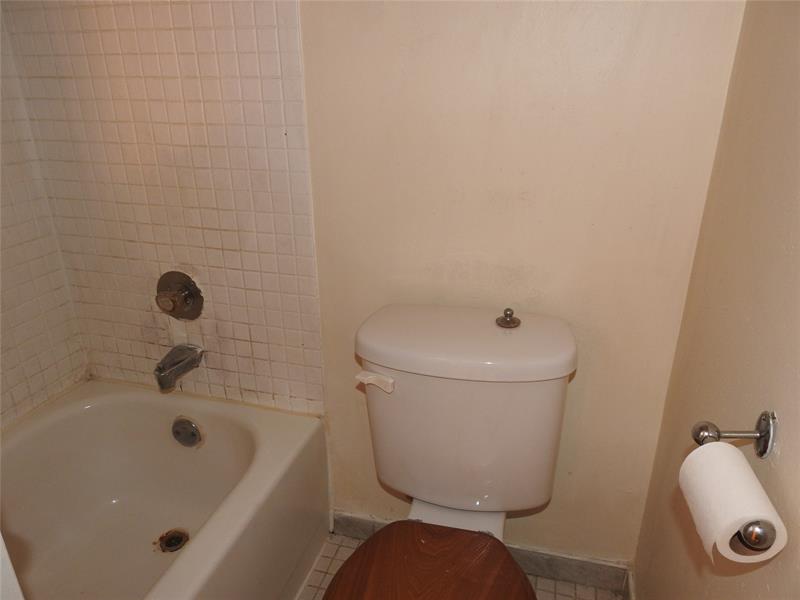 Image 10 of 26 For 1800 Andrews Ave  3i