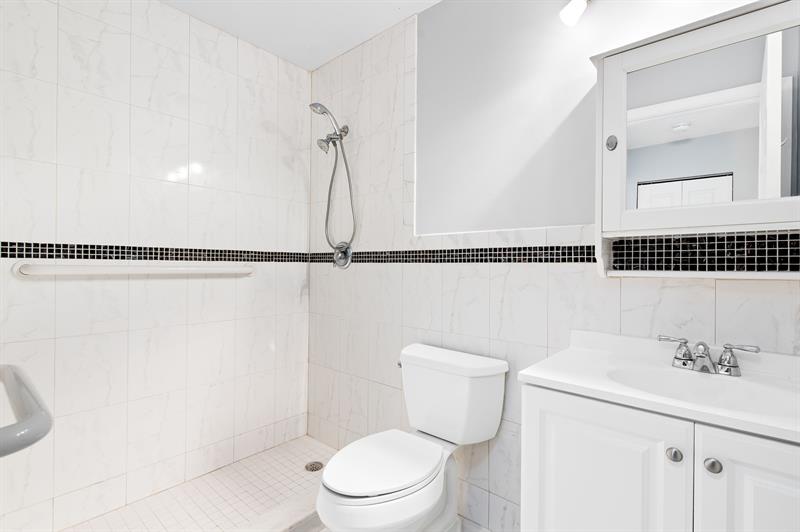 Image 17 of 25 For 479 Ashwood Pl  A37