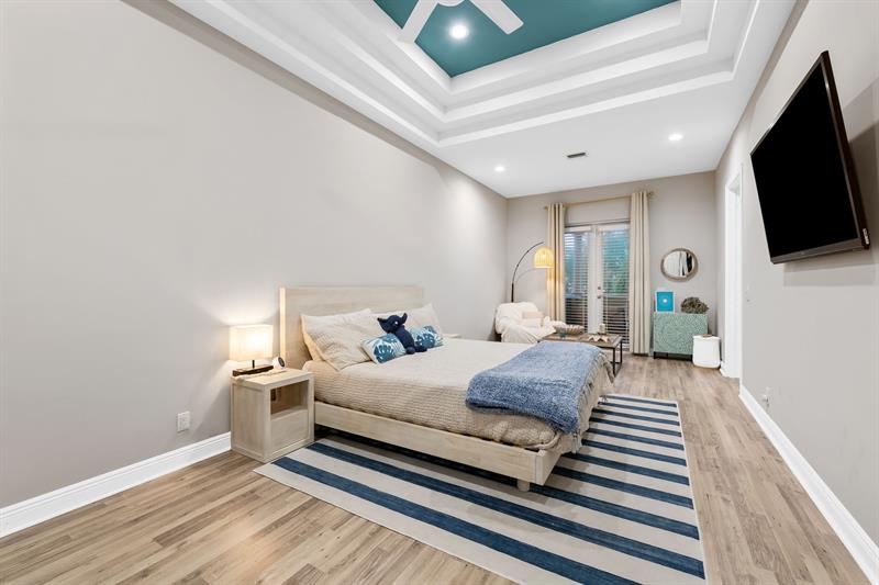 Image 17 of 28 For 919 17th Way
