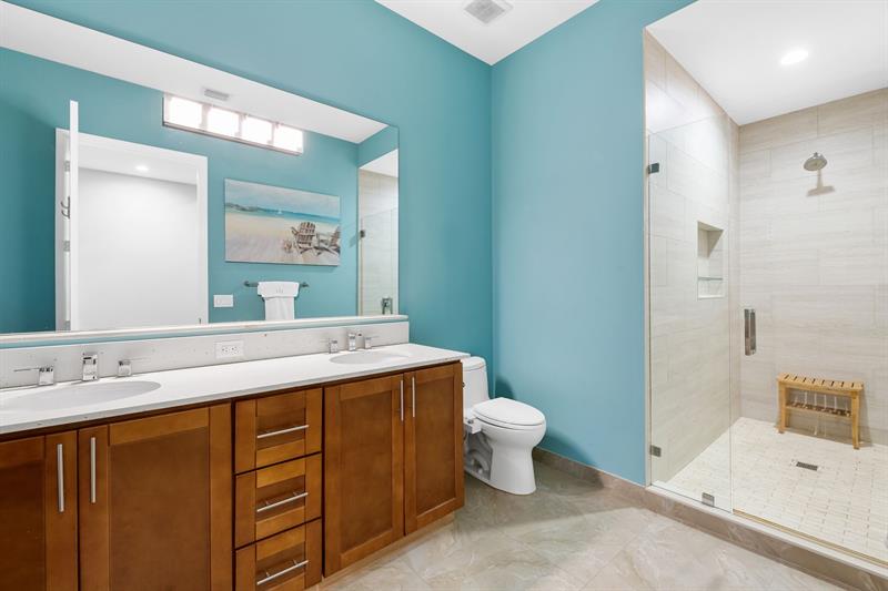 Image 20 of 28 For 919 17th Way