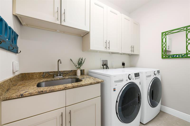 Image 23 of 28 For 919 17th Way