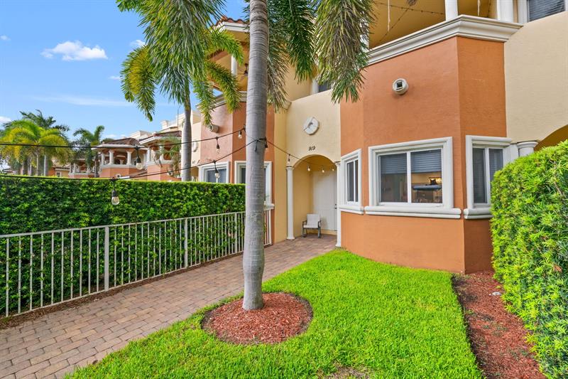 Image 4 of 28 For 919 17th Way