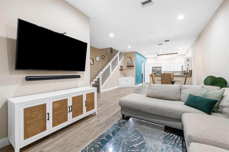 Image 5 of 28 For 919 17th Way