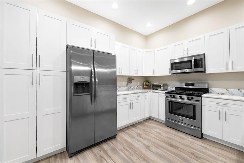 Image 7 of 28 For 919 17th Way