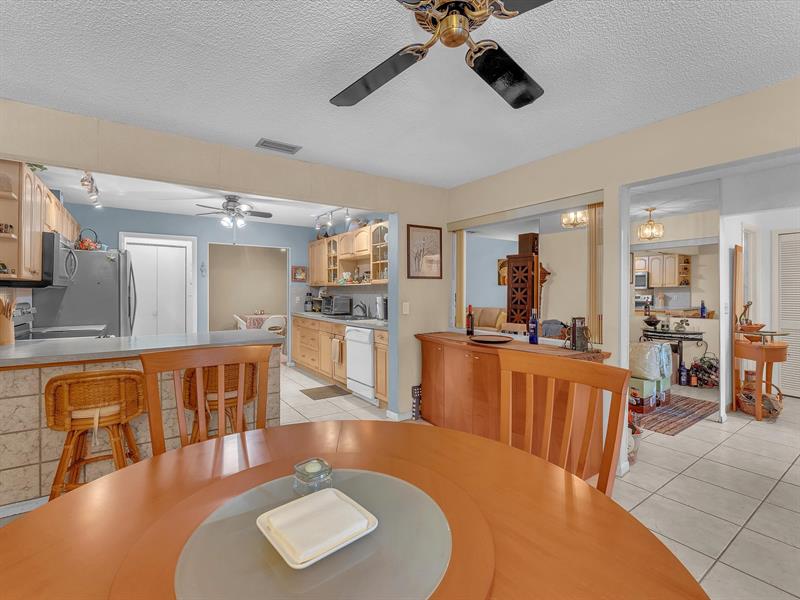 Image 11 of 35 For 6198 Laurel Ln  B