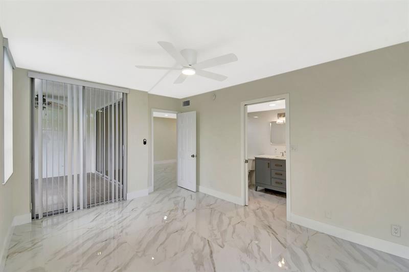 Image 11 of 37 For 9510 Seagrape Dr  201
