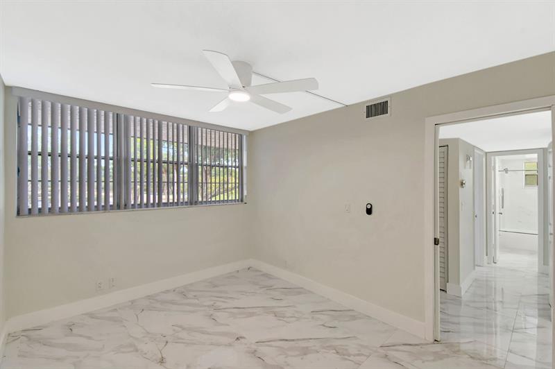 Image 18 of 37 For 9510 Seagrape Dr  201
