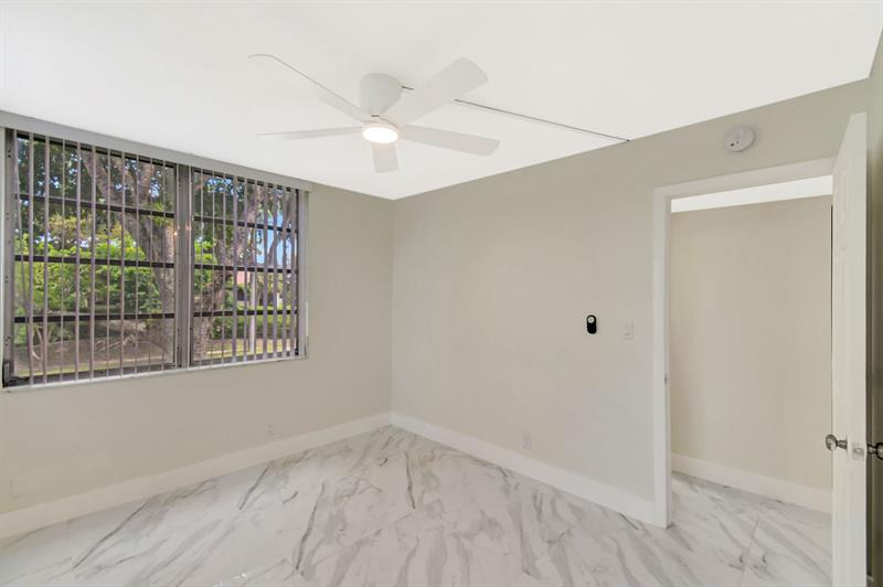 Image 19 of 37 For 9510 Seagrape Dr  201