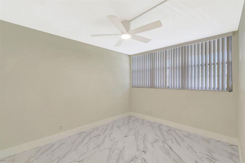 Image 21 of 37 For 9510 Seagrape Dr  201