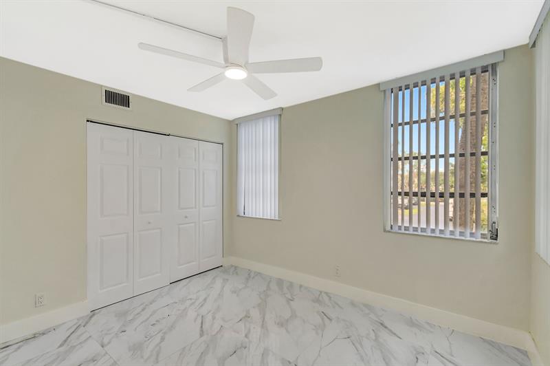 Image 22 of 37 For 9510 Seagrape Dr  201