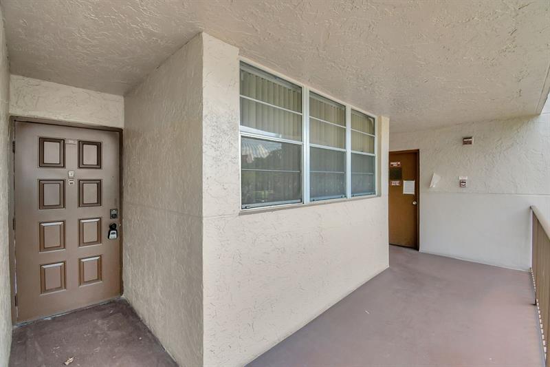 Image 31 of 37 For 9510 Seagrape Dr  201