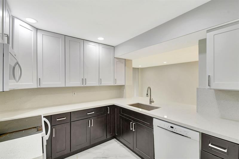 Image 4 of 37 For 9510 Seagrape Dr  201