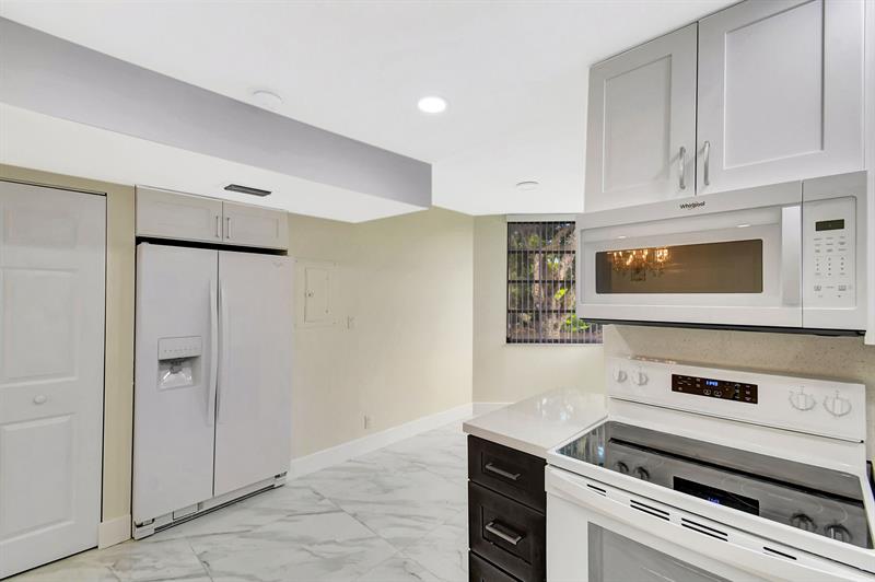 Image 5 of 37 For 9510 Seagrape Dr  201