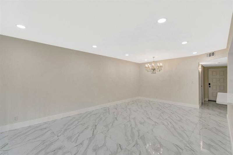 Image 9 of 37 For 9510 Seagrape Dr  201