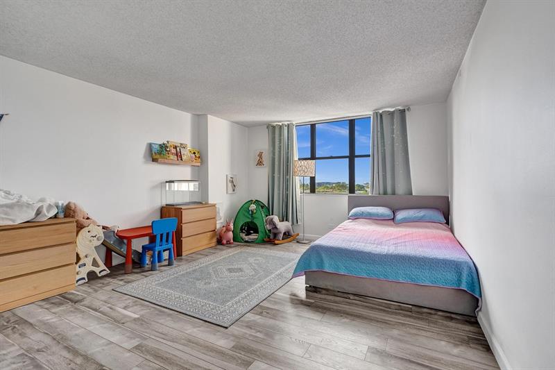 Image 40 of 72 For 1800 114th St  703