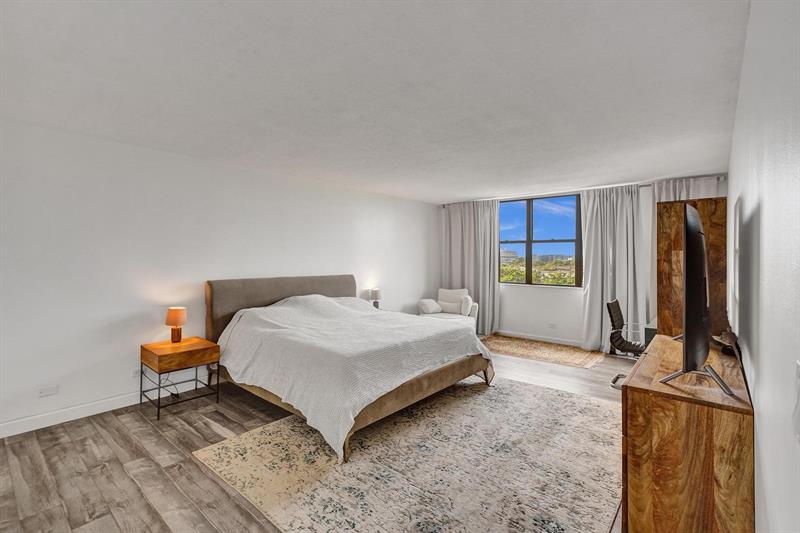 Image 48 of 72 For 1800 114th St  703