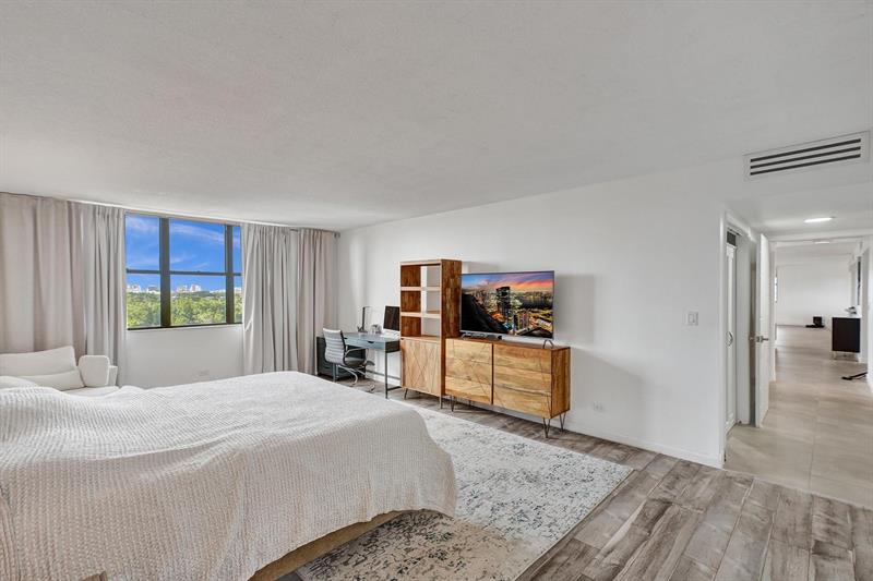 Image 49 of 72 For 1800 114th St  703