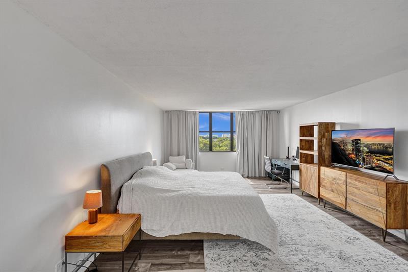Image 52 of 72 For 1800 114th St  703