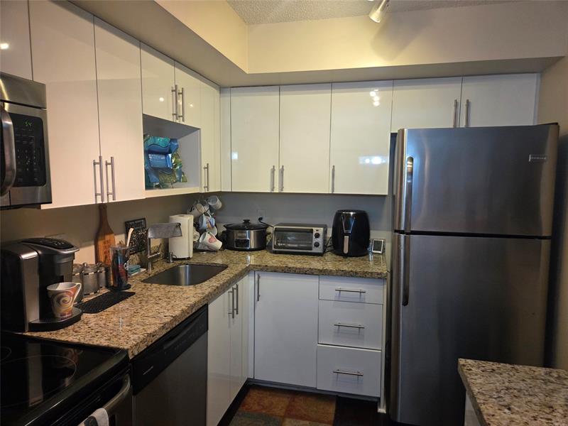 Image 13 of 23 For 9368 Belfort Cir  105