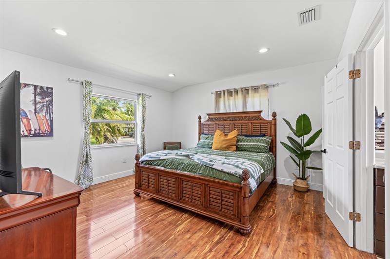 Image 21 of 25 For 1407 Ontario Dr
