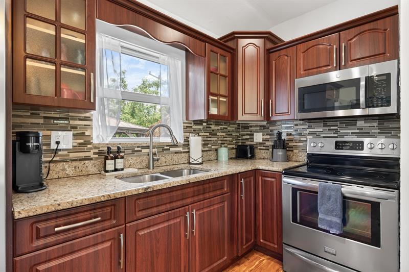 Image 4 of 25 For 1407 Ontario Dr