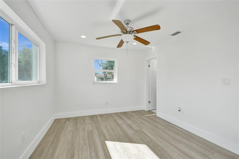Image 10 of 42 For 1330 190th St