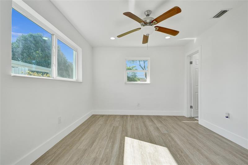 Image 11 of 42 For 1330 190th St