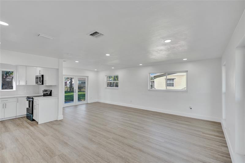 Image 20 of 42 For 1330 190th St