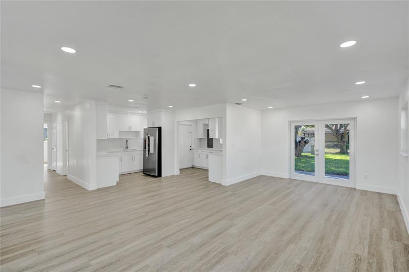 Image 21 of 42 For 1330 190th St
