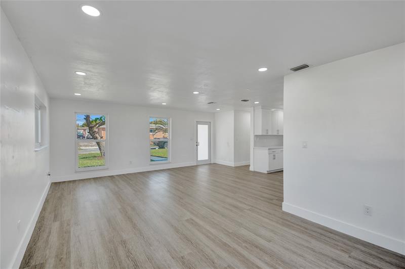 Image 22 of 42 For 1330 190th St