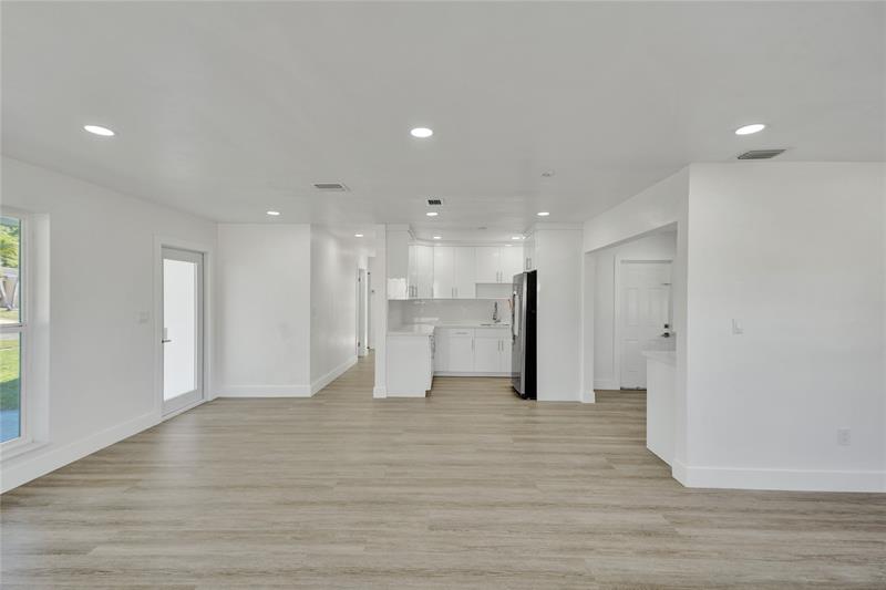 Image 24 of 42 For 1330 190th St