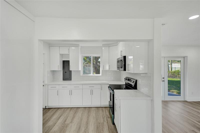 Image 3 of 42 For 1330 190th St