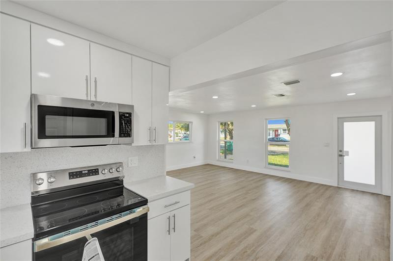 Image 30 of 42 For 1330 190th St