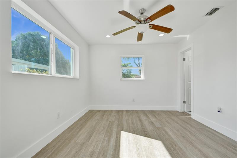 Image 33 of 42 For 1330 190th St