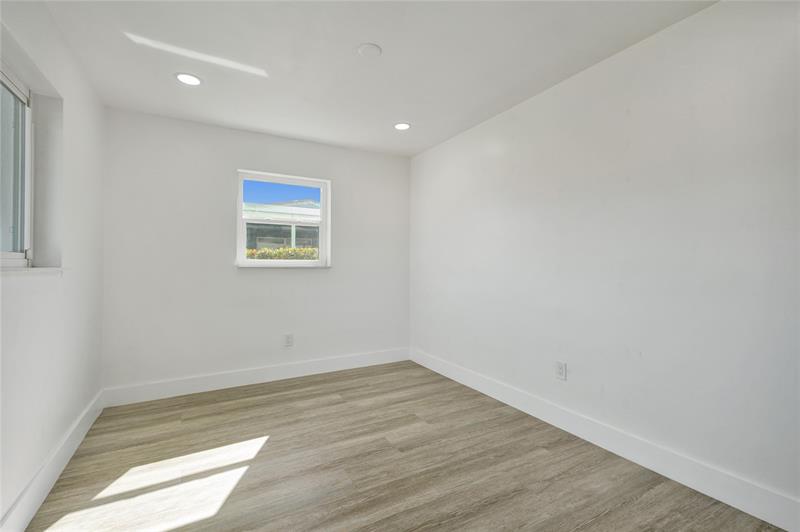 Image 38 of 42 For 1330 190th St