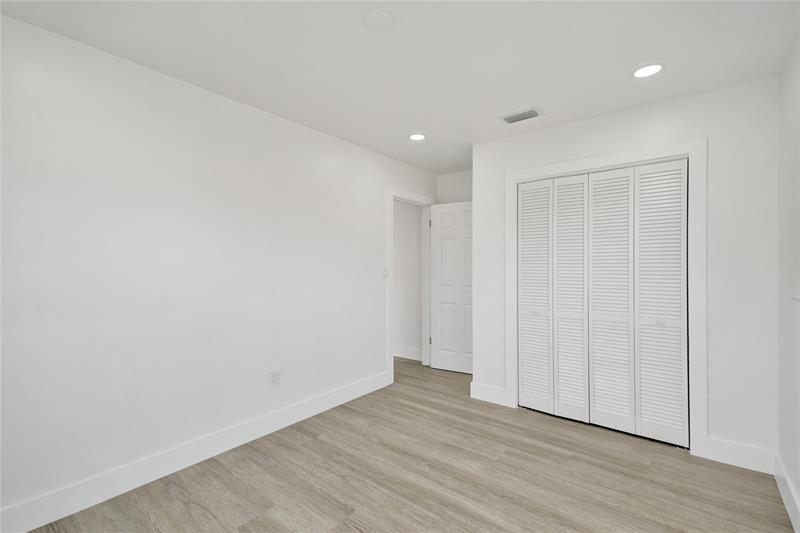 Image 40 of 42 For 1330 190th St