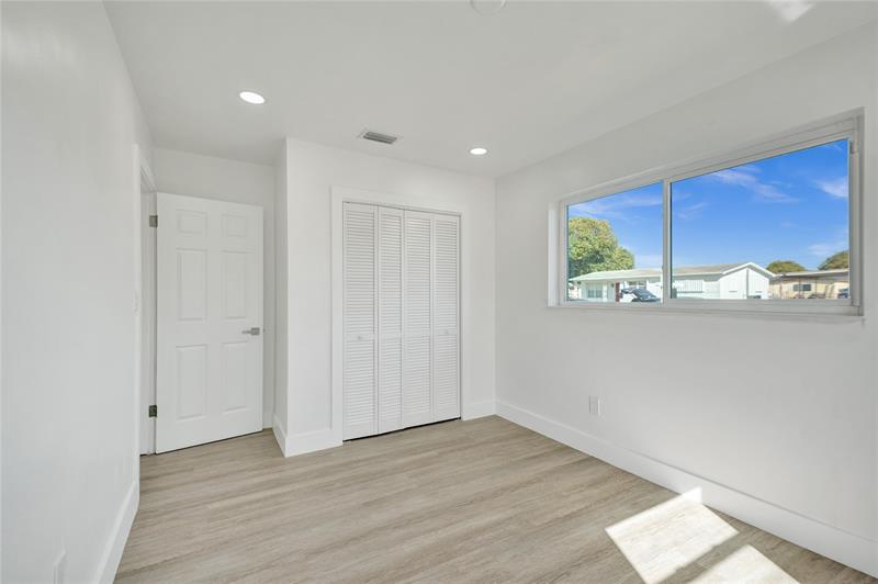 Image 41 of 42 For 1330 190th St