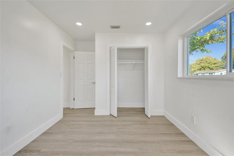 Image 42 of 42 For 1330 190th St