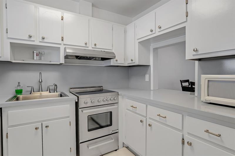 Image 10 of 46 For 2050 39th St  307-e