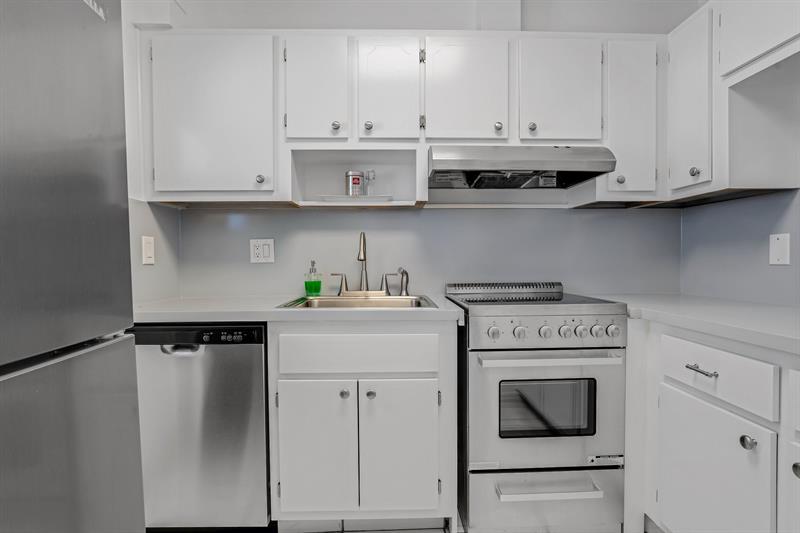 Image 11 of 46 For 2050 39th St  307-e